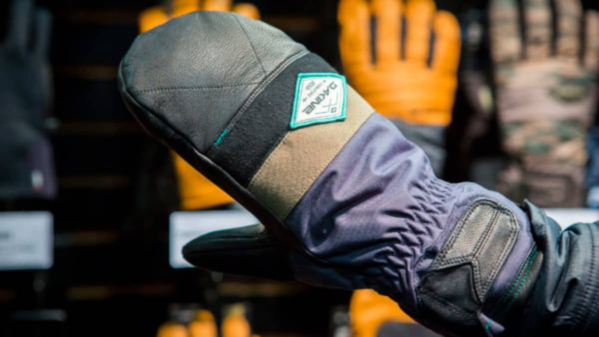 Eight of the Best 2019 Snowboard Gloves from the Tradeshow