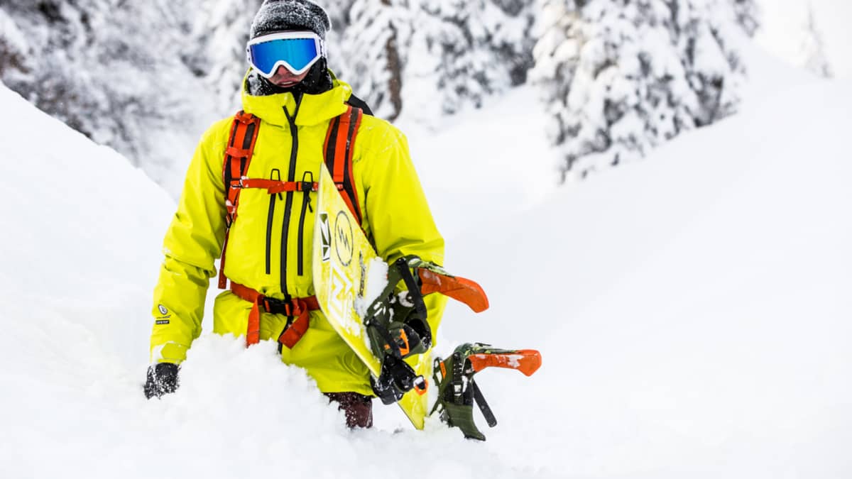 The Coat Check 2019—The Volcom GPT Guide GORE-TEX Jacket - Snowboarder