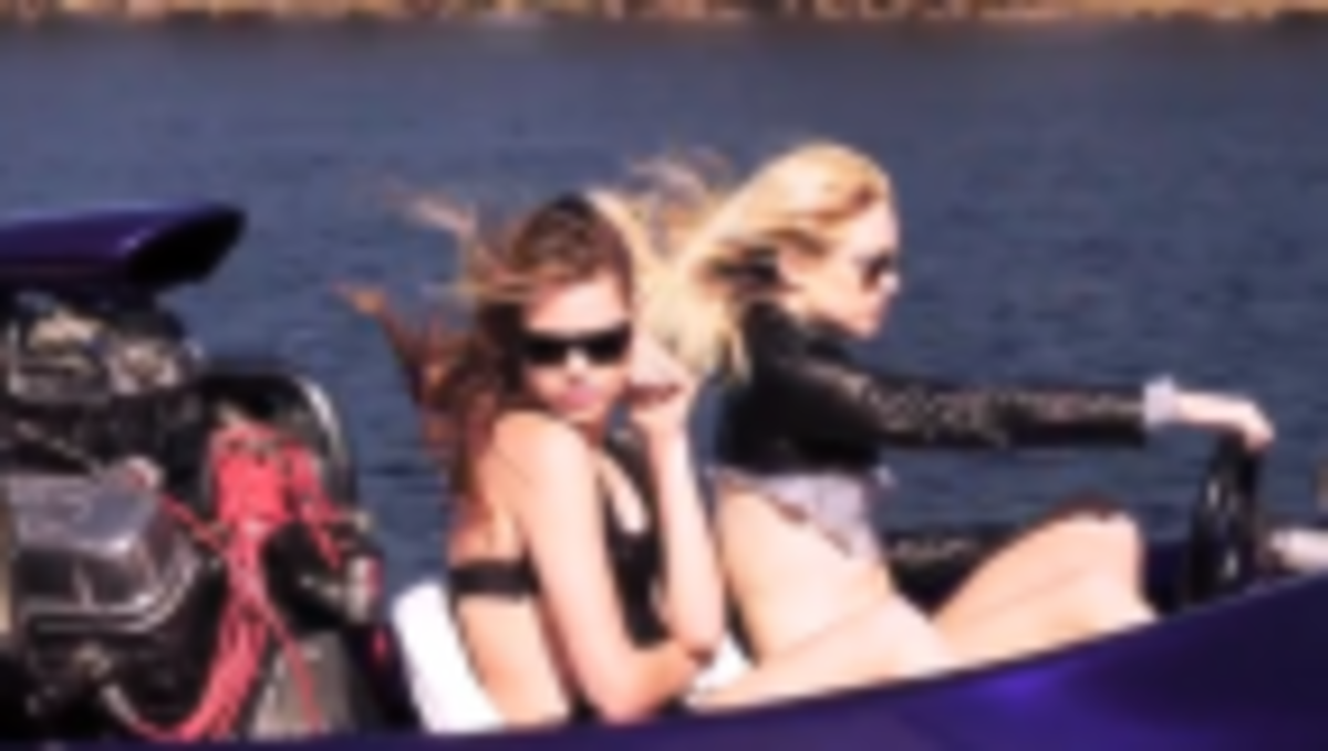 Want To See Hot Chicks Ride On A Boat? Watch This! - Snowboarder