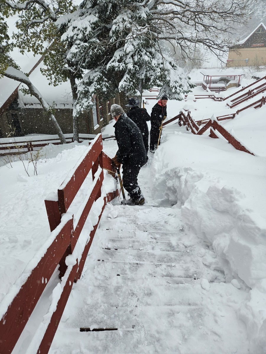 New Mexico Ski Resort Buried by Three Feet of Snow - Snowboarder